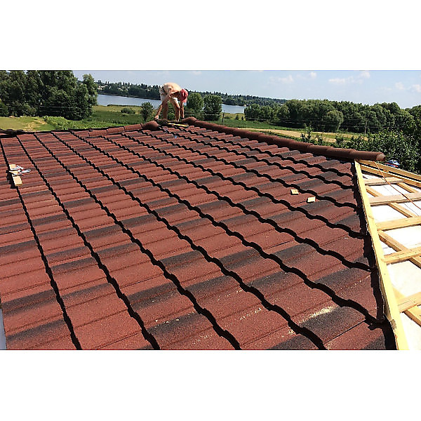 Додаткове фото композитної черепиці Metrotile Roman Walnut з матовою поверхнею та дрібнозернистою фактурою.